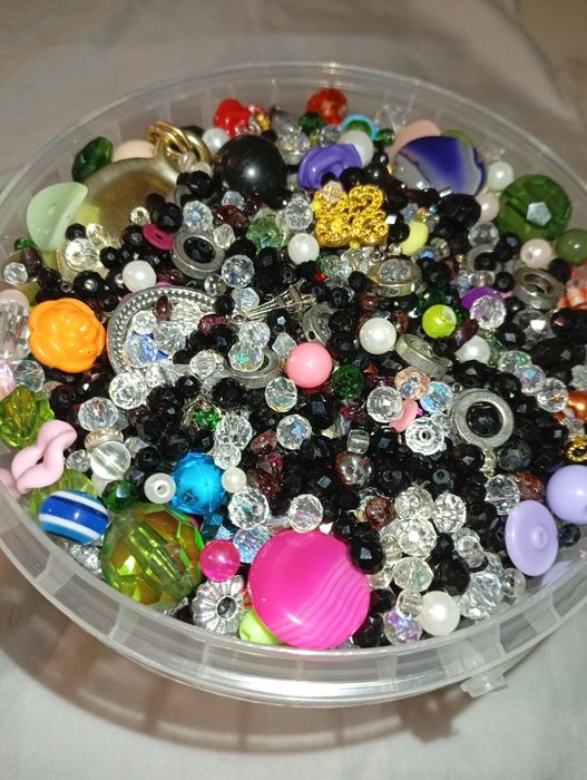 Бусы разные 2000тенге