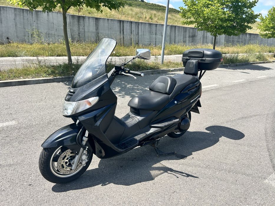 Suzuki bourgman 400