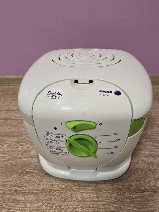 Продавам фритюрник Fagor 2,5 литра