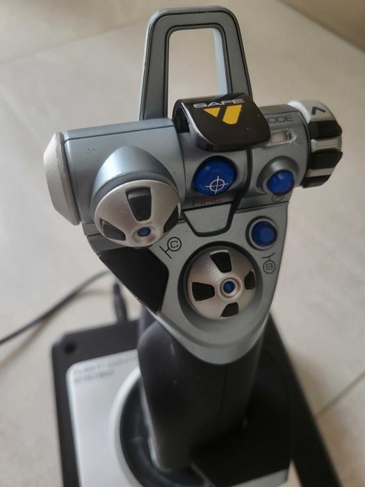 Джойстик Logitech Saitek X52 HOTAS в отлично състояние