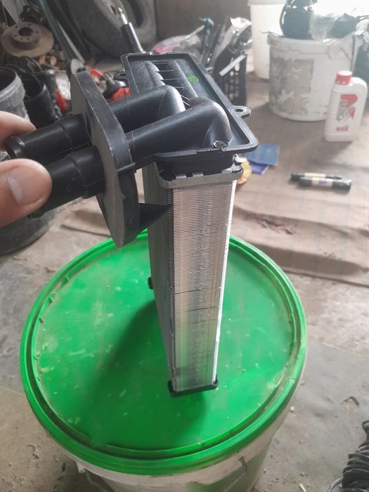 Продам  радиатор печки на ауди  в3