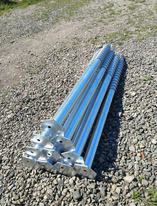 Метални винтове за навиване в земя.