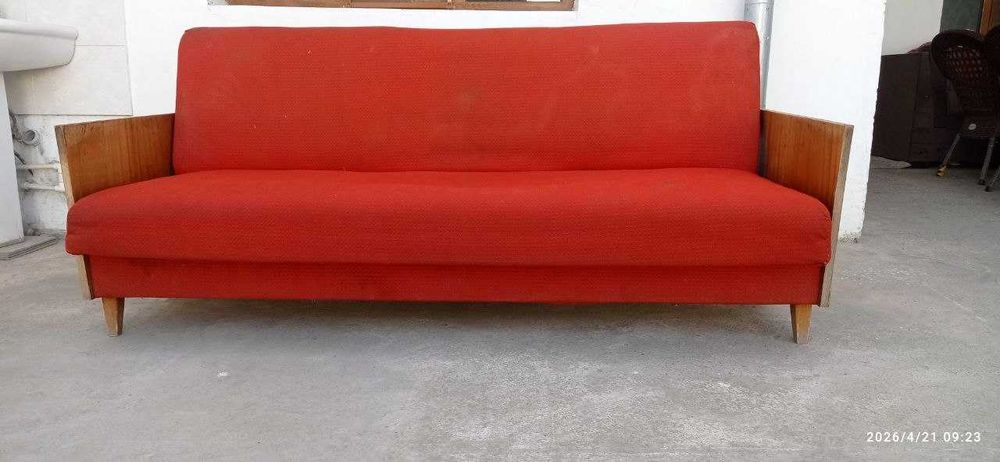 Spalni divan sotiladi