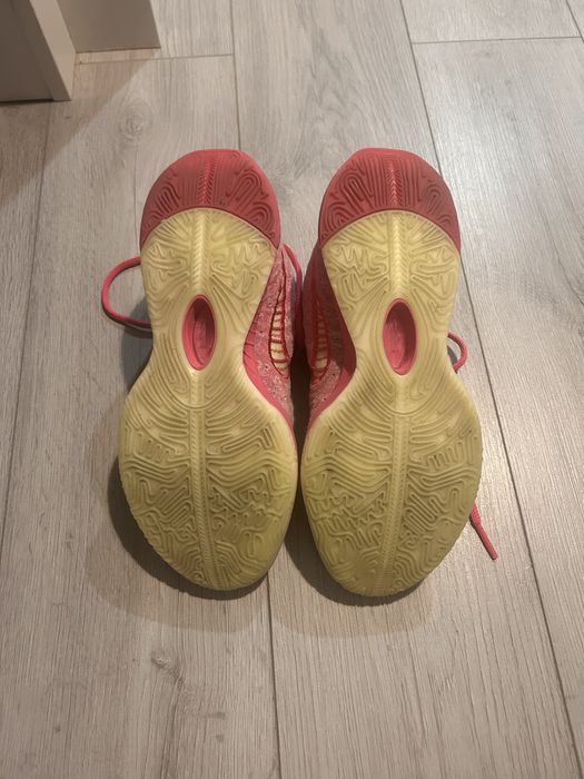 Баскетболни обувки с кутия и всичко играни 15-20пъти само в зала!