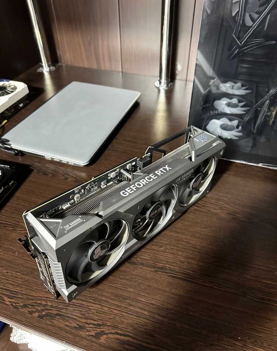 MSI SUPRIM X RTX 3090, 4090