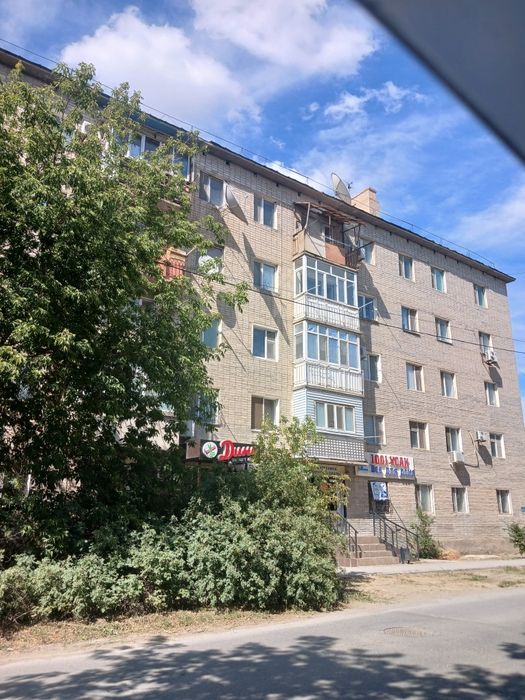 Продаеться 3 ком. Кв. 4 этаж середина