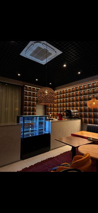 Витриный холодильник для торта, выпечки