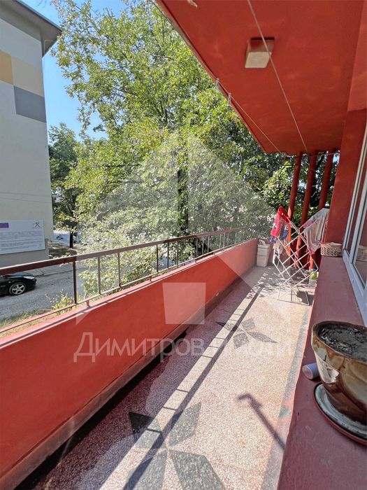 Продава апартамент 111 м2 в тухлена жилищна кооперация център.