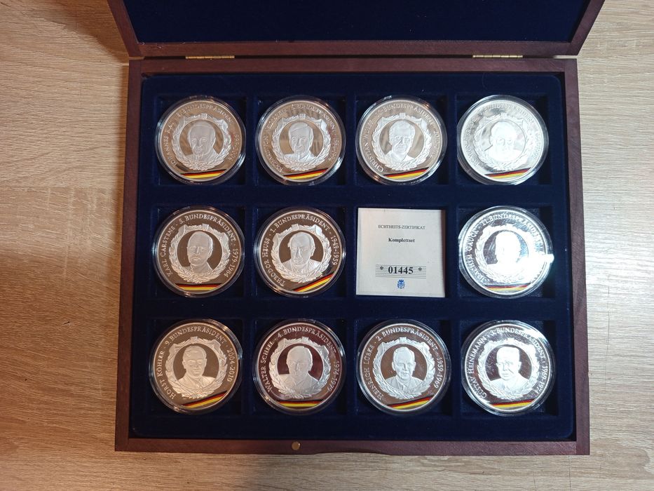 Посребрени плакети с частично позлатяване"Президентите на Германия"