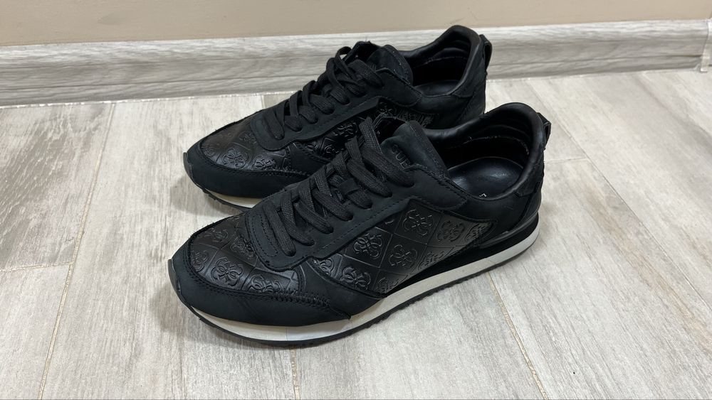 Спортно елегантни обувки GUESS 41