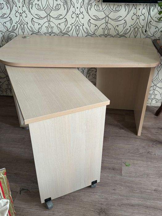 Продам копьютерный стол из мдф