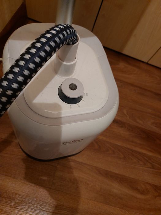 Продам срочно паровой отпариватель Tefal Prostyle