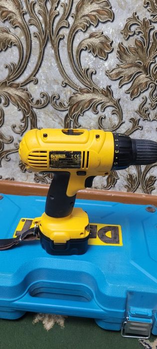 Продаётся шуруповерт DeWALT DC 727