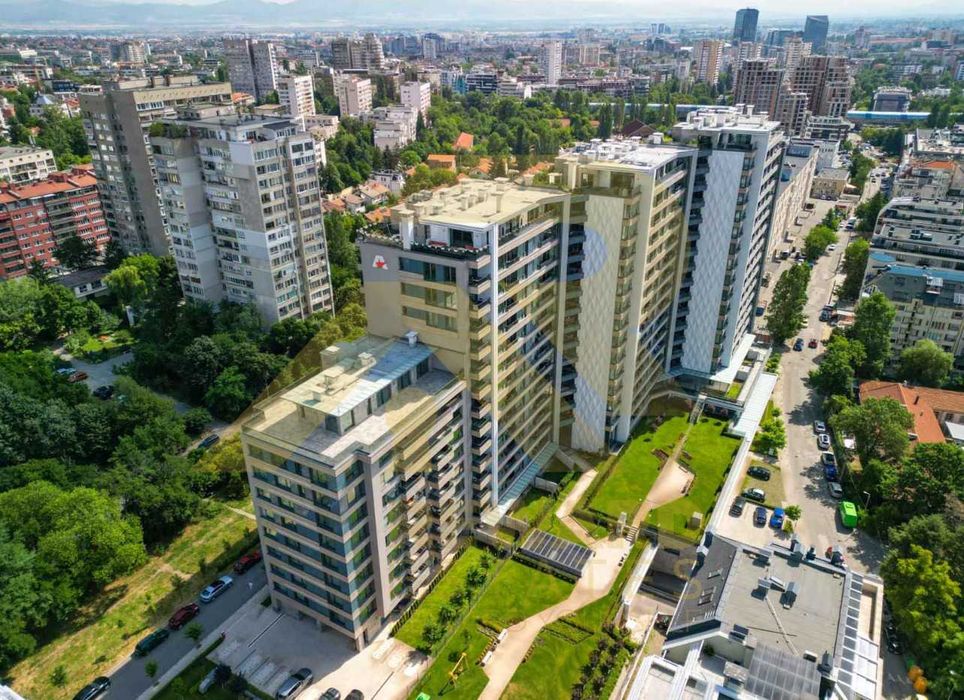 Продава се Четиристаен апартамент в София, Изгрев - 244 кв.м за 3587 €/кв.м - Снимка #2