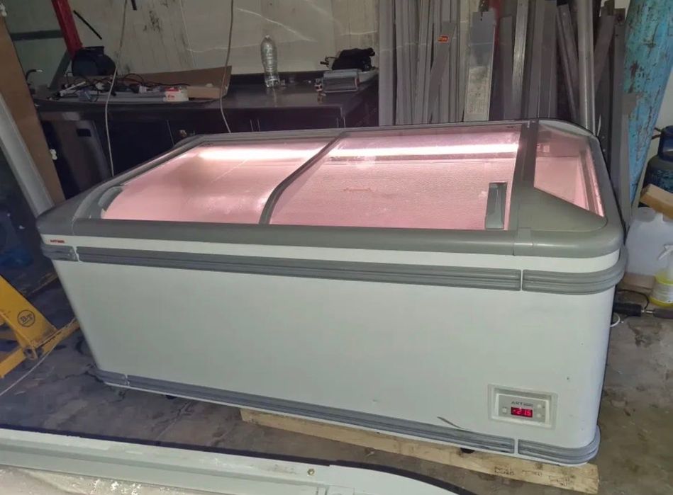 Хладилен Фризер AHT