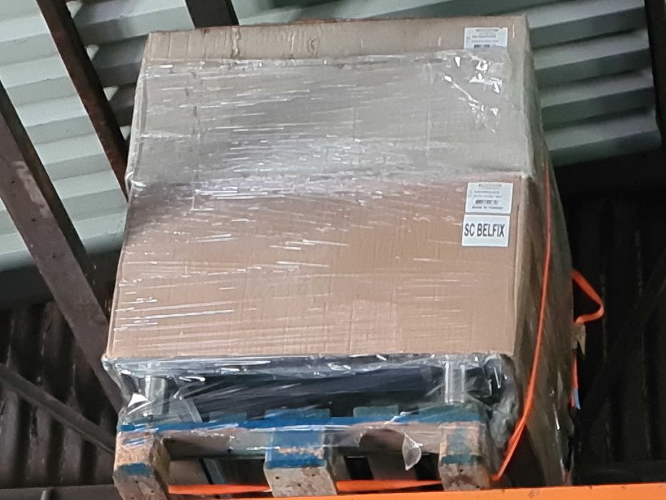 Vând aparat de gătit nou, cu 6 arzătoare și cuptor!