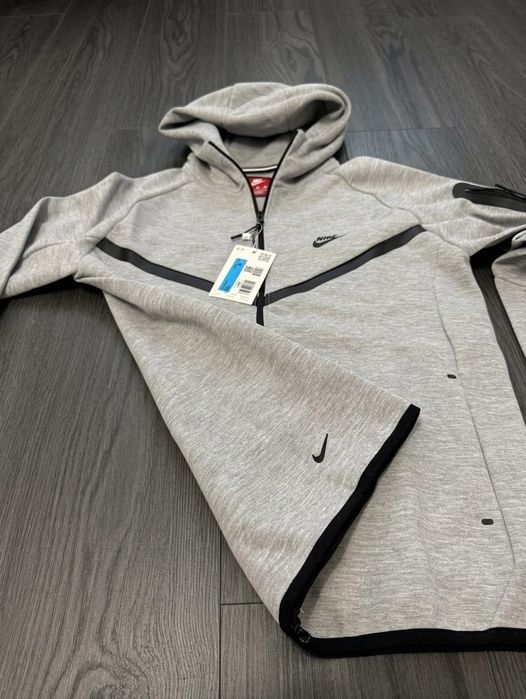 Trening Nike Tech Gri - Set Complet