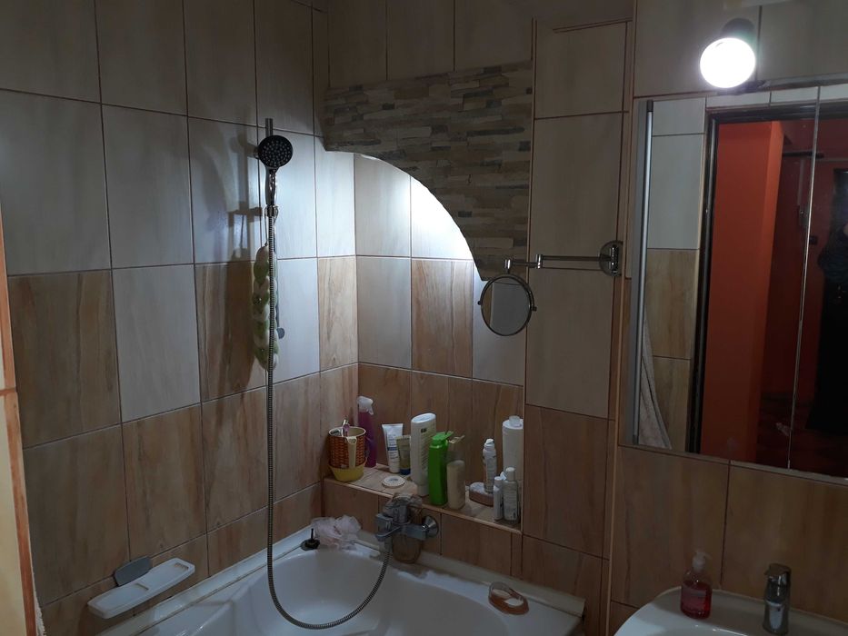Inchiriez apartament