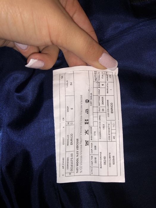 Абитуриентски костюм