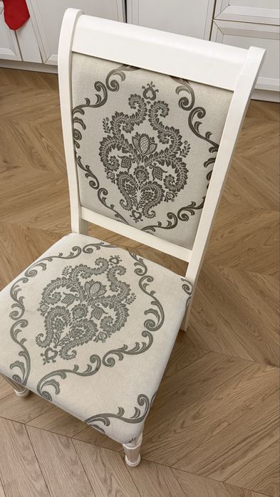 Продам 6 стульев