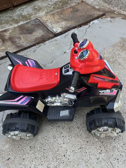 Акумулаторна детска количка