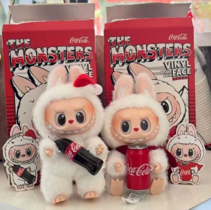 Колекционерски Labubu x Coca-Cola – Зимна лимитирана серия, лабубу