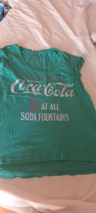 Tricou coca cola si 2 perechi pantaloni scurti