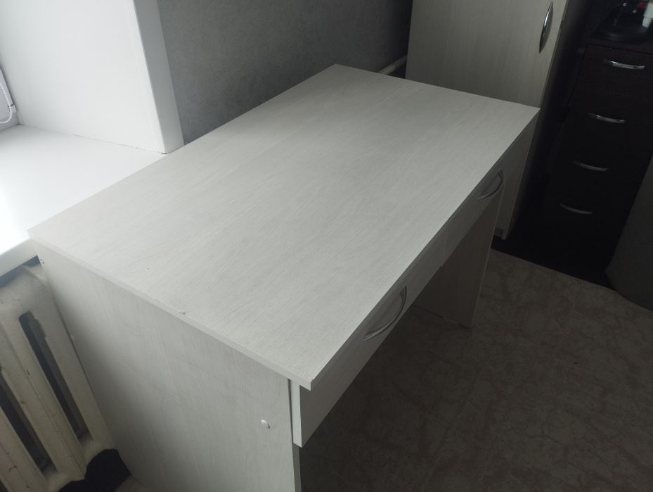 Продам      стол