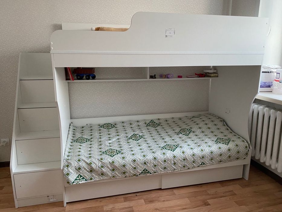 Срочно продам двухяростный кравать