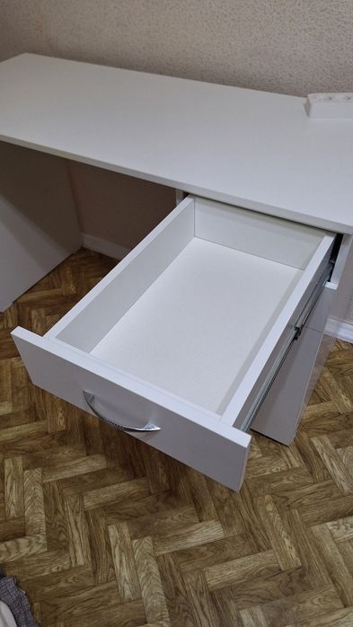 Продам стол для маникюра