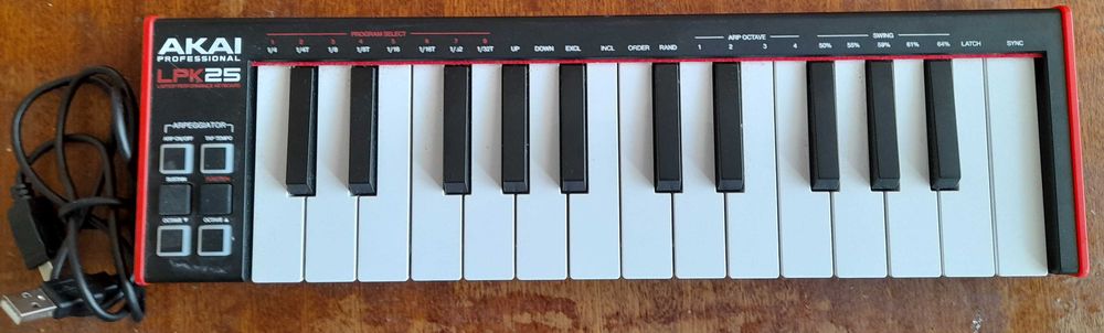 Компютърен кейборд контролер AKAI Professional LPK25 MKII