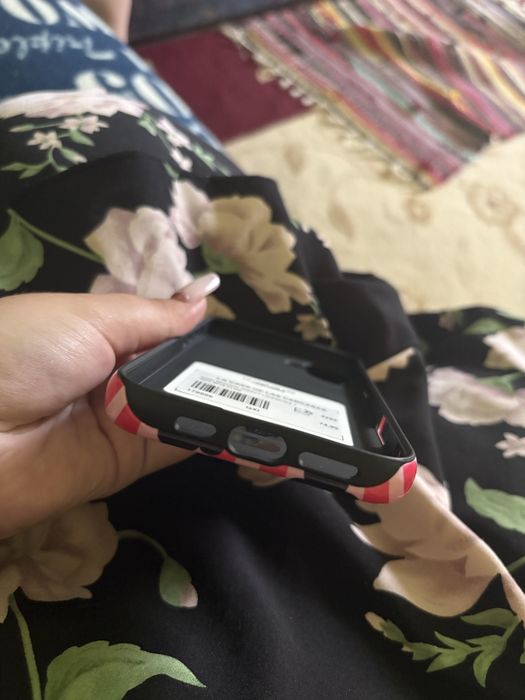 husa iphone 16 plus neutilizata si se vede foarte clar pretul ei initial.