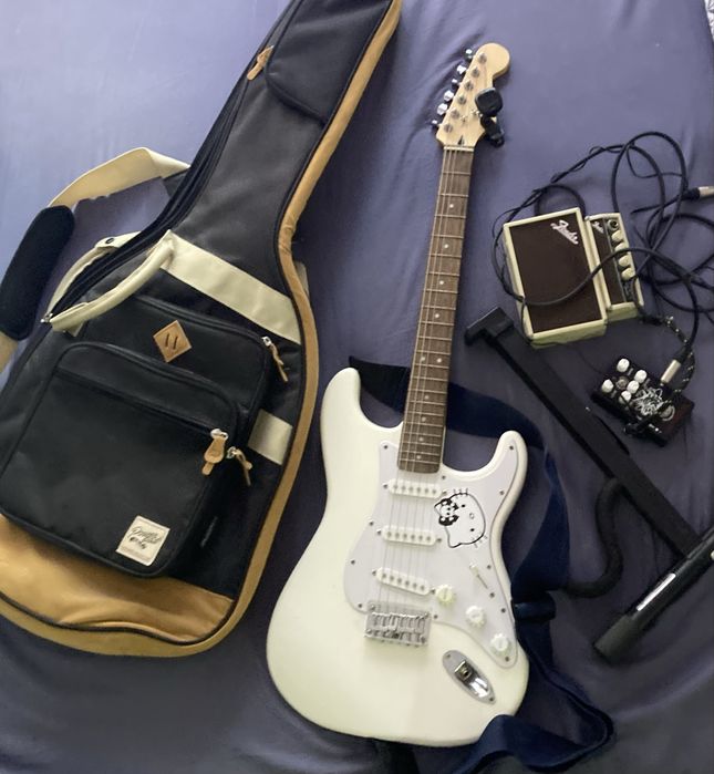 Комплект - електрическа китара Fender Stratocaster