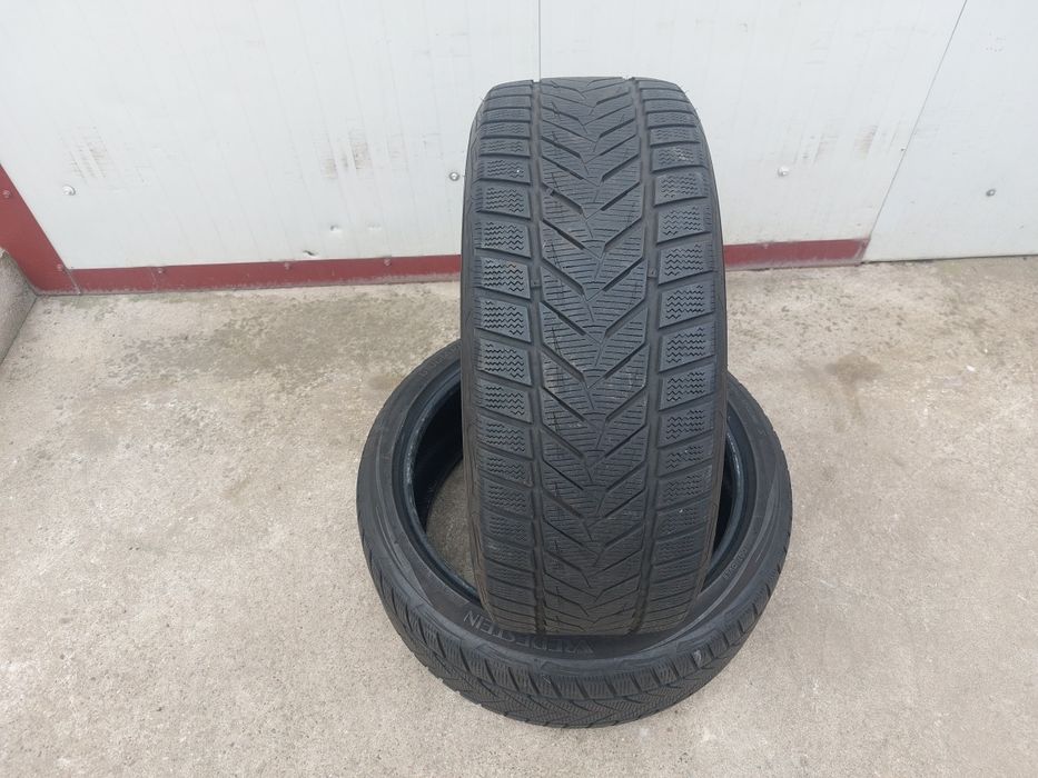 135 lei bucata! Doua anvelope M+S/IARNA 225 40 18 Vredestein