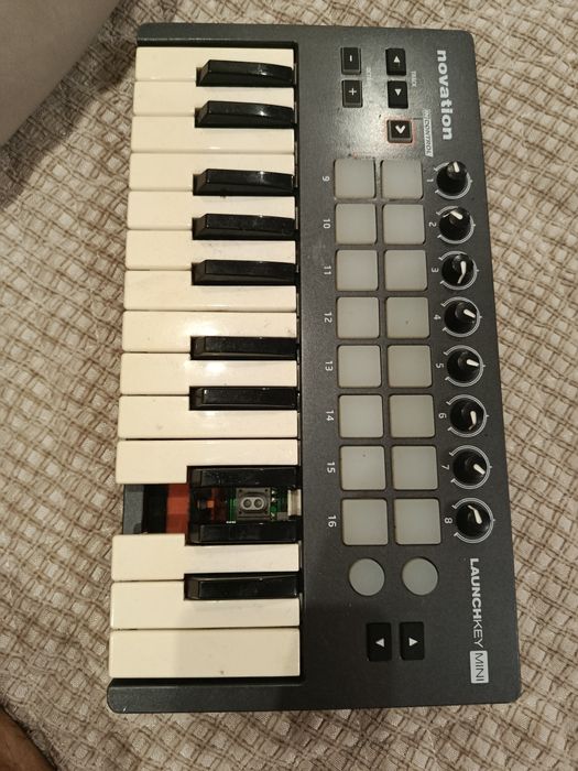 Продам миди клавиатуру