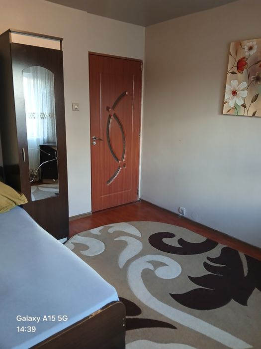 Închiriez apartament 2 camere ,baie ,bucătărie, hol.