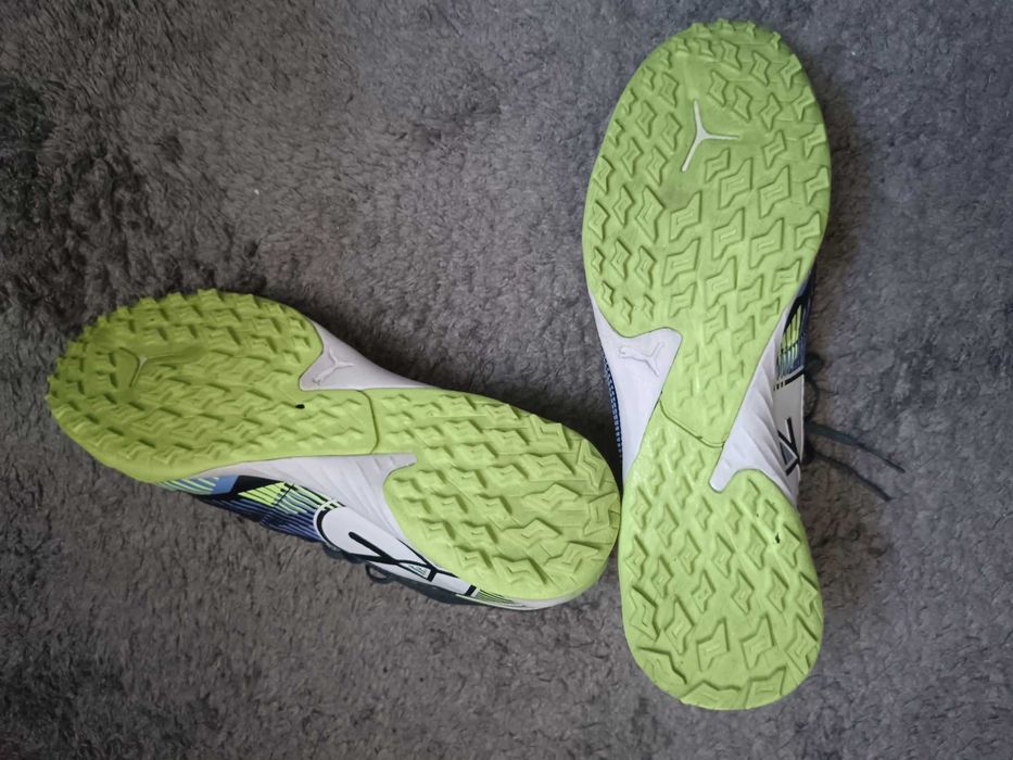Adidași fotbal puma sintetic marimea 42.5. purtați de 2.3 ori