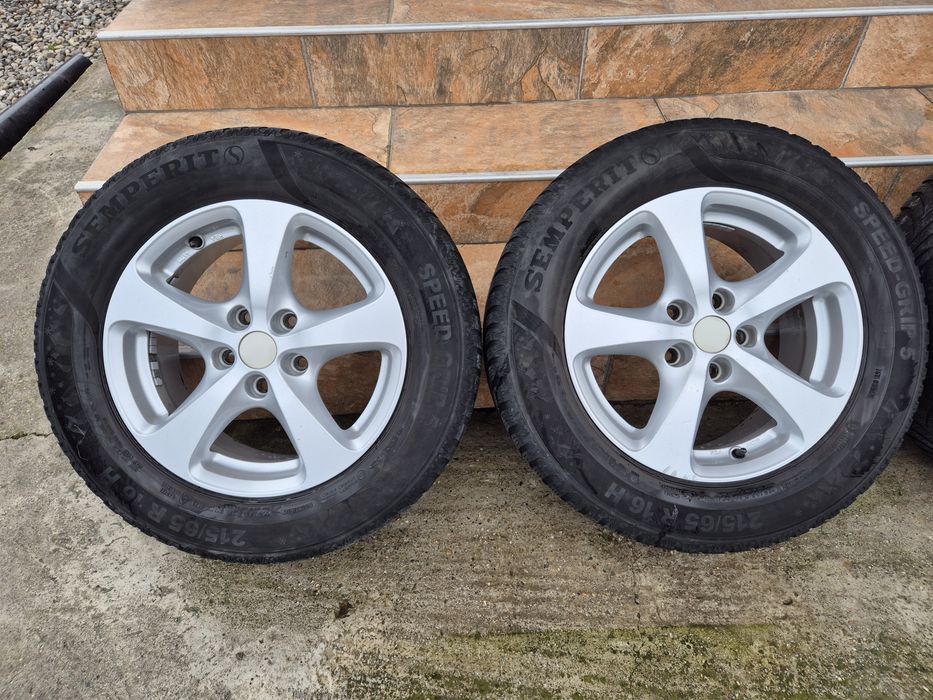 Jante Borbet R16 5x114,3 Dacia Duster cu anvelope iarna 215/65R16