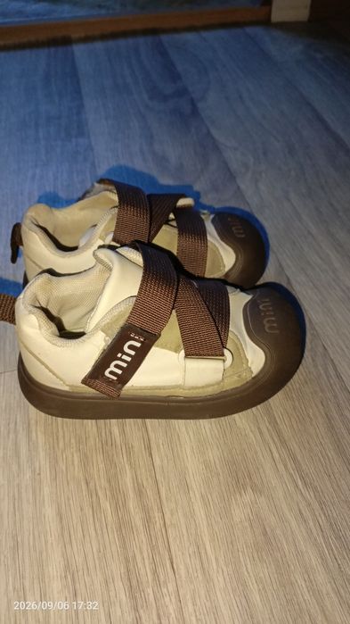 Продам детские кеды