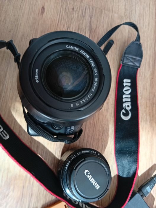 Aparat foto Canon EOS 550D DS12627oferta1 folosit puțin.