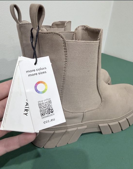 Велурени боти с ниска подметка