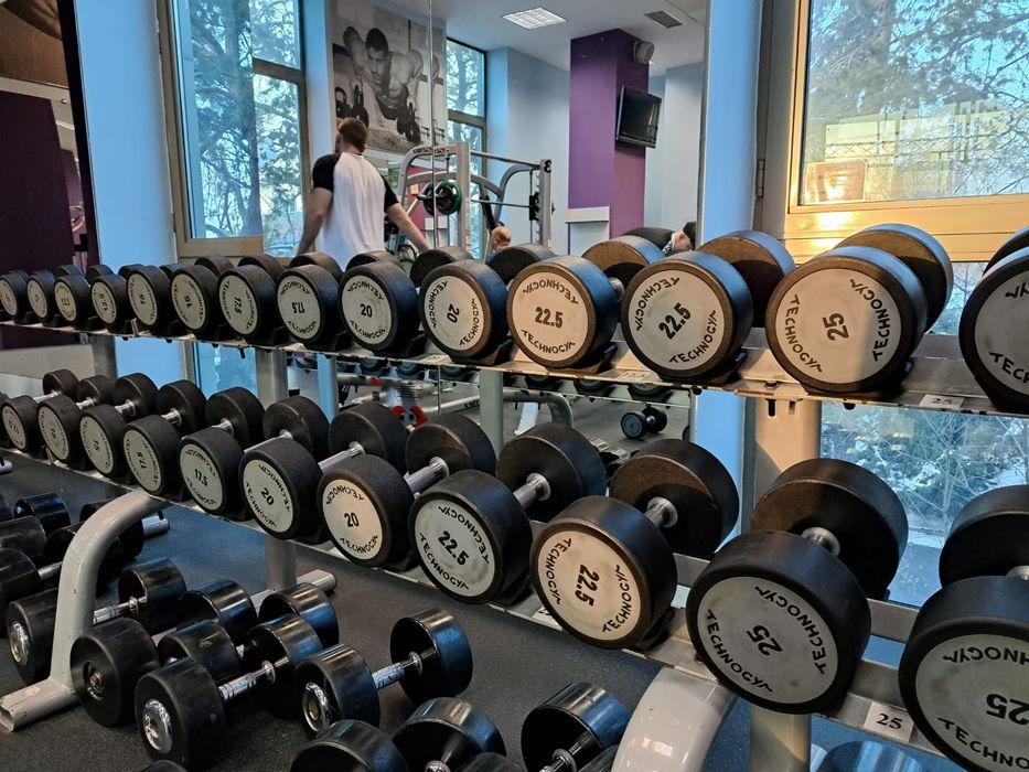 Гантели и стойки