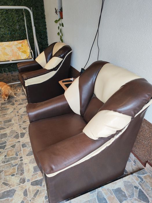 Vînd două fotolii din piele