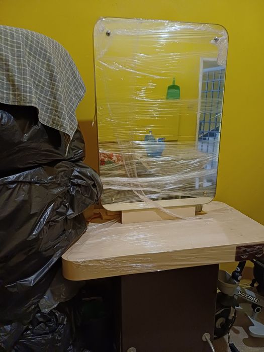 Фризьорско огледало