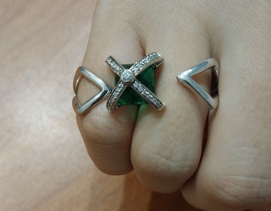 Серебряное кольцо