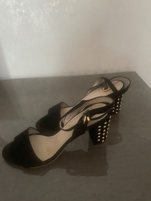 Продаю босоножки итальянские Corso Como