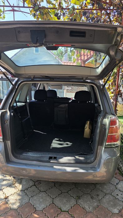 Vând Opel Zafira