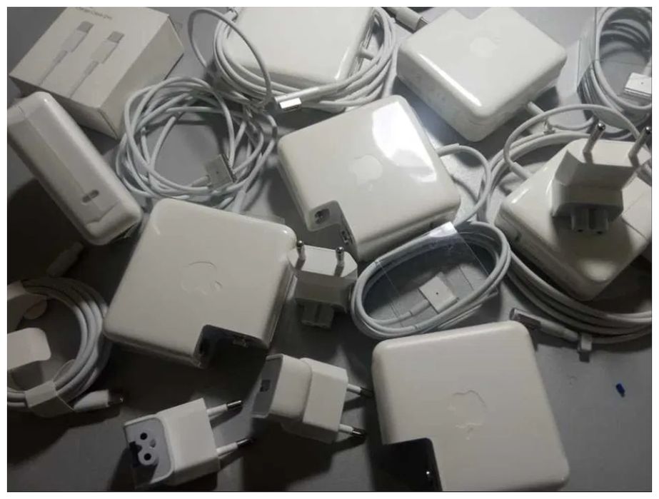 на MacBook 85W - зарядка, блок питания.