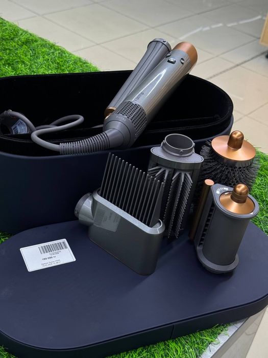 Dyson HS05.