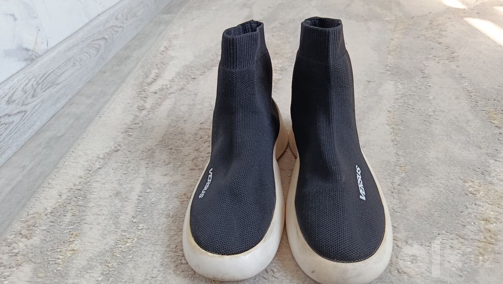 Qora rangli skechers